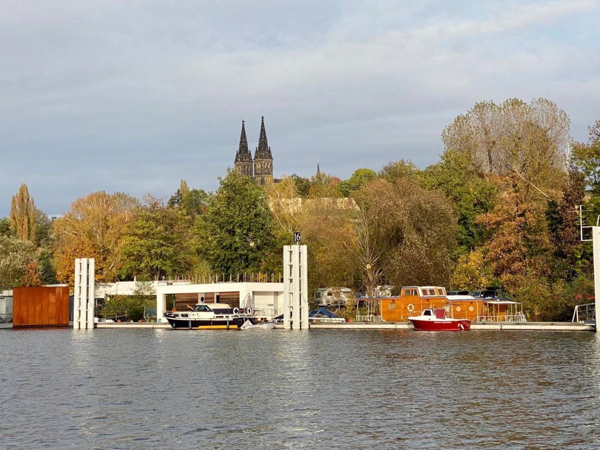 Houseboat Ginger Prague Hotel Exterior photo